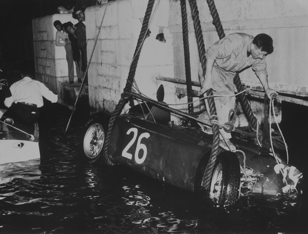 Alberto Ascari  crashes into the harbour, accident, action.