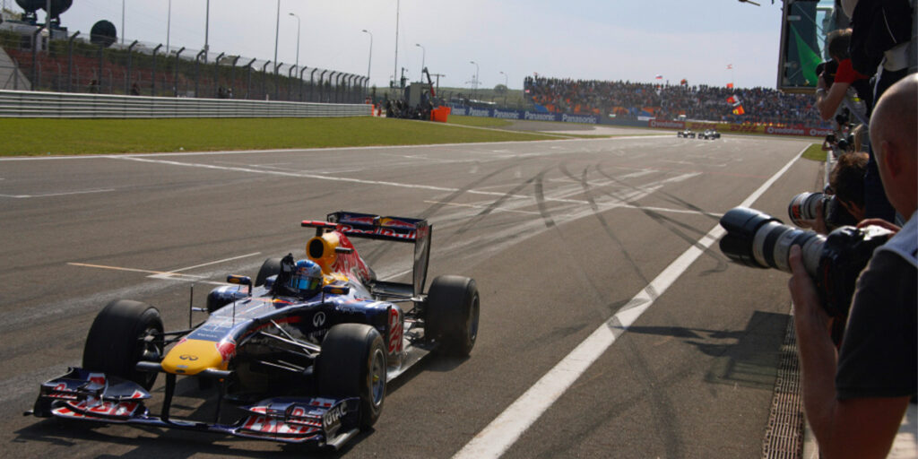 Sebastian Vettel wins the 2011 Turkish Formula 1 Grand Prix