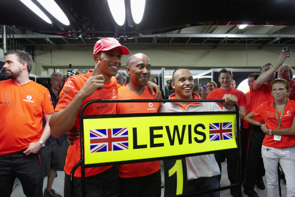 Lewis Hamilton celebrating with his father and brother