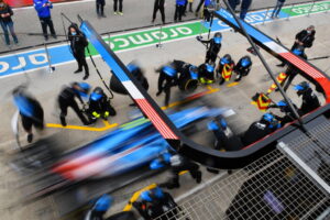 The Alpine F1 team during a pit stop