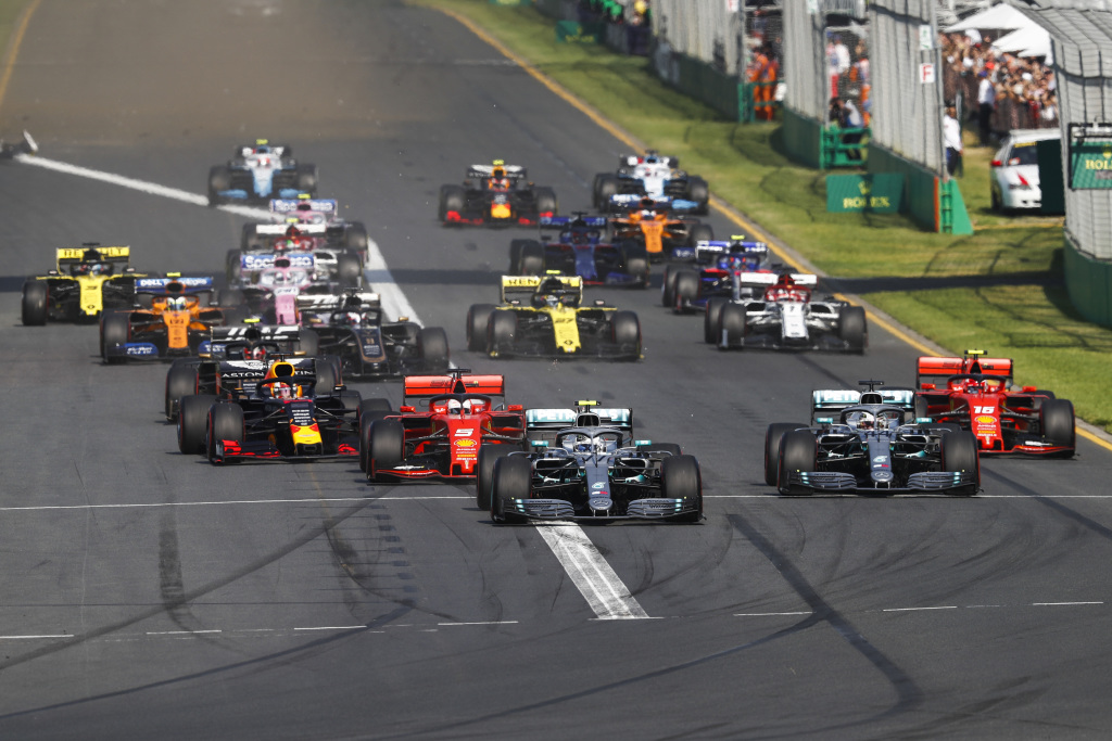 Start of the 2019 F1 Australian Grand Prix