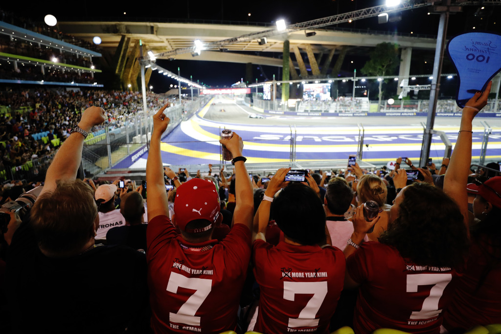 Fans celebrate the start f the Singapore F1 Grand Prix