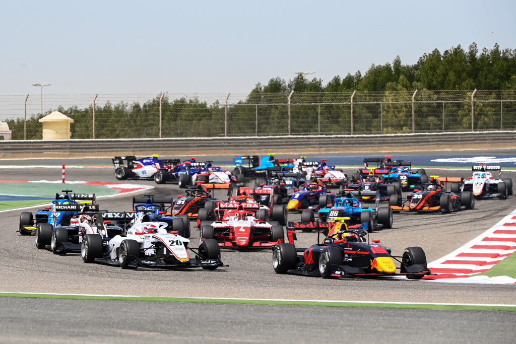 A pack of Formula 3 cars racing in Bahrain