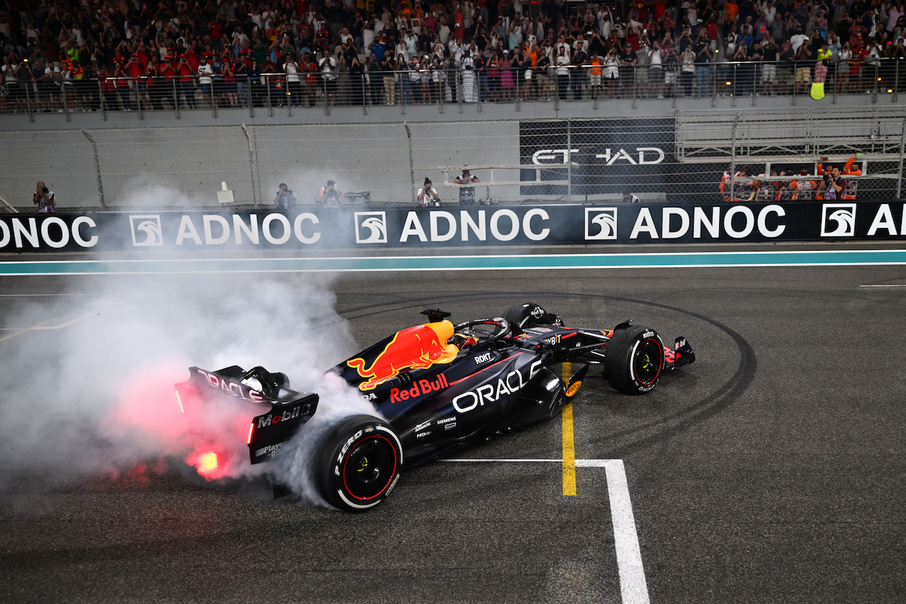 Max Verstappen doing donuts at the Abu Dhabi Grand Prix